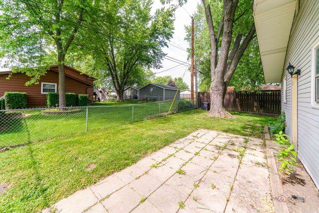 200 S Beck Road, Lindenhurst, IL 60046