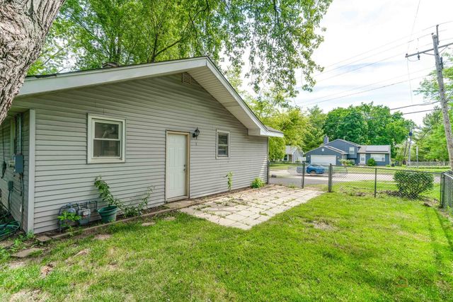 200 S Beck Road, Lindenhurst, IL 60046