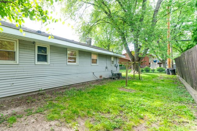 200 S Beck Road, Lindenhurst, IL 60046