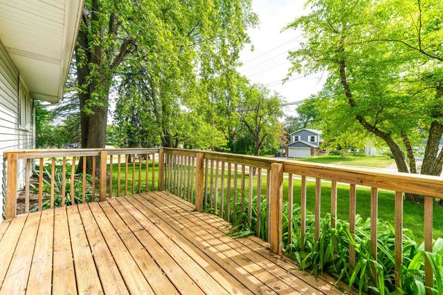 200 S Beck Road, Lindenhurst, IL 60046