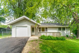 200 S Beck Road, Lindenhurst, IL 60046