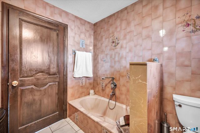 23 Crest Drive, Cromwell, CT 06416