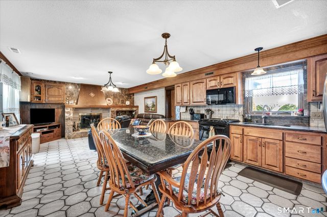 23 Crest Drive, Cromwell, CT 06416