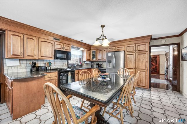 23 Crest Drive, Cromwell, CT 06416