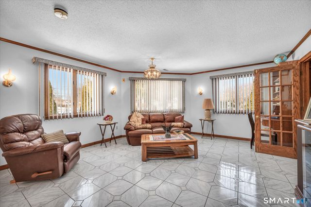 23 Crest Drive, Cromwell, CT 06416