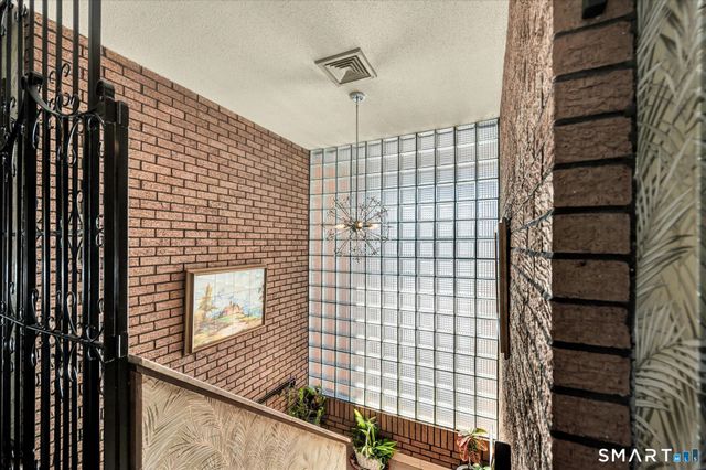 23 Crest Drive, Cromwell, CT 06416