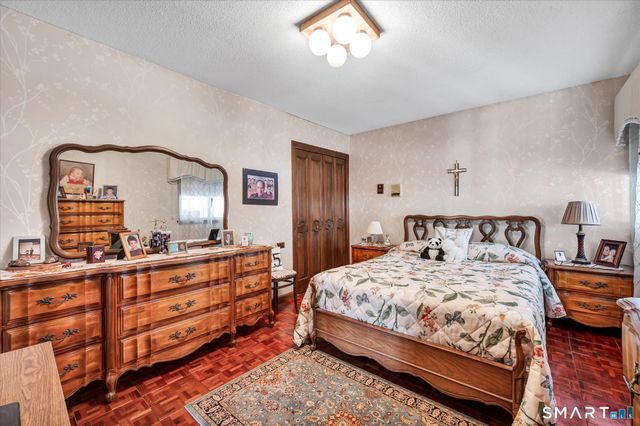 23 Crest Drive, Cromwell, CT 06416