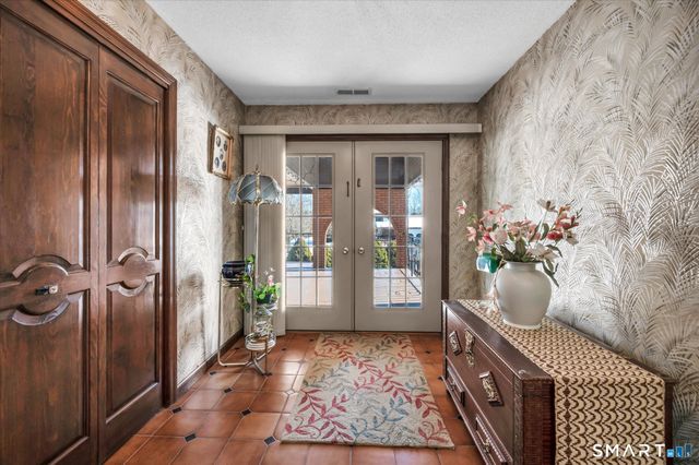 23 Crest Drive, Cromwell, CT 06416