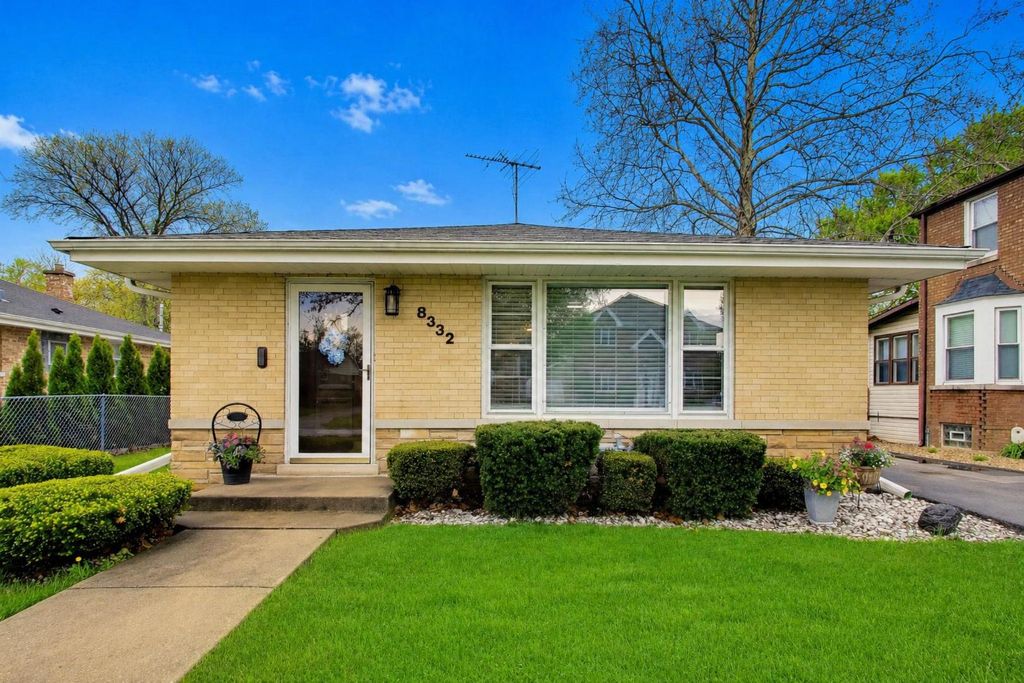 8332 N Oketo Avenue, Niles, IL 60714
