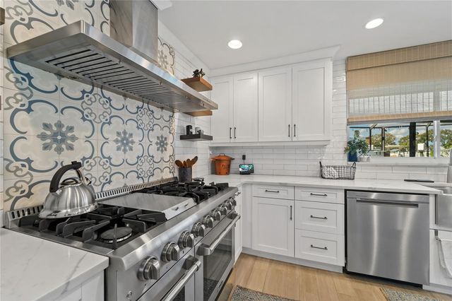 5804 TAMPA SHORES BOULEVARD, Tampa, FL 33615