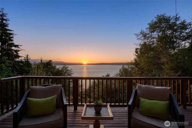 30050 Scenic Drive NE, Poulsbo, WA 98370