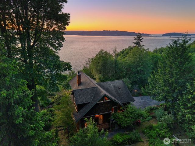 30050 Scenic Drive NE, Poulsbo, WA 98370
