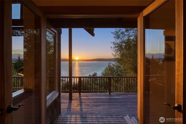 30050 Scenic Drive NE, Poulsbo, WA 98370