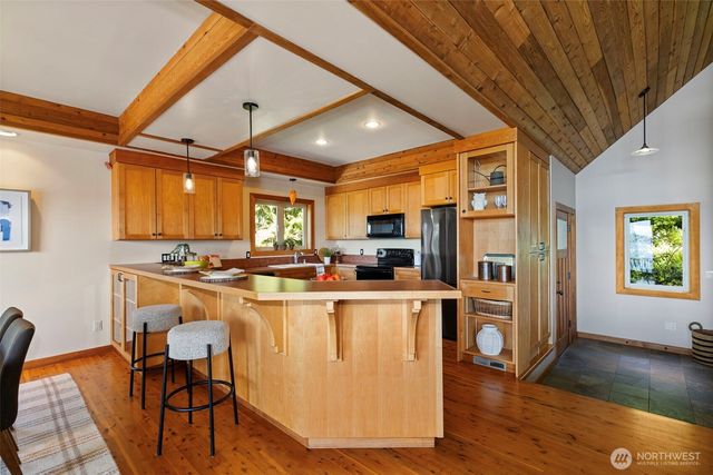 30050 Scenic Drive NE, Poulsbo, WA 98370