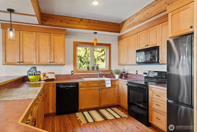30050 Scenic Drive NE, Poulsbo, WA 98370