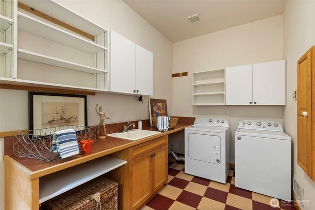 30050 Scenic Drive NE, Poulsbo, WA 98370
