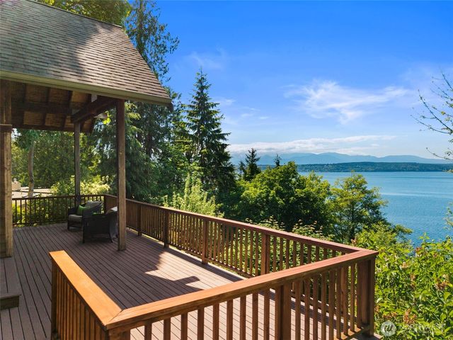 30050 Scenic Drive NE, Poulsbo, WA 98370