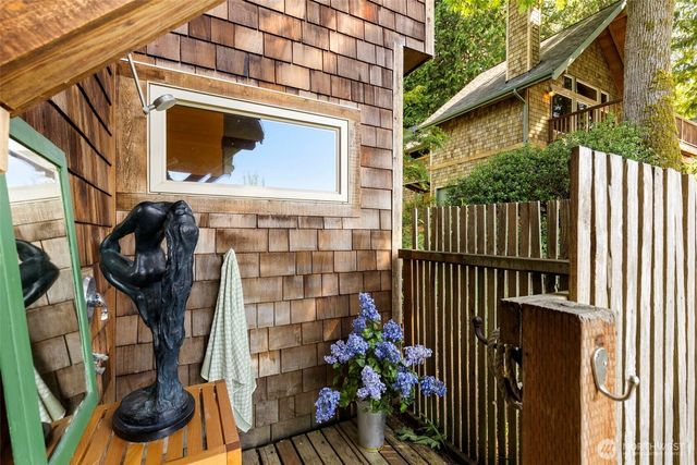 30050 Scenic Drive NE, Poulsbo, WA 98370