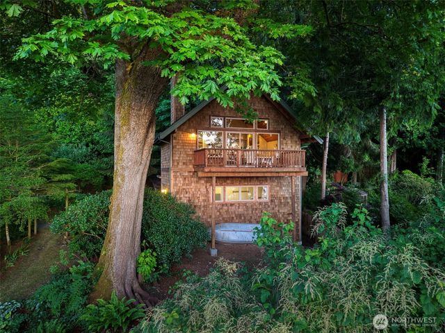 30050 Scenic Drive NE, Poulsbo, WA 98370