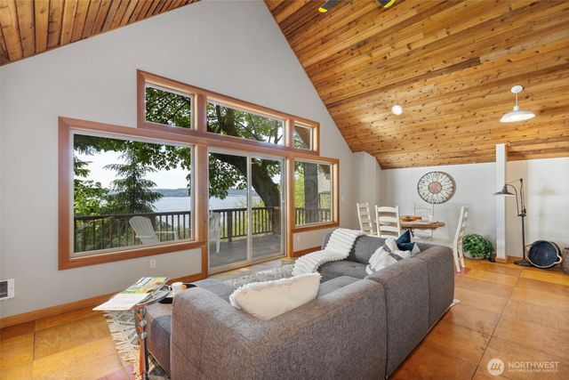 30050 Scenic Drive NE, Poulsbo, WA 98370