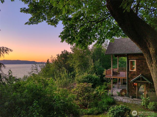30050 Scenic Drive NE, Poulsbo, WA 98370
