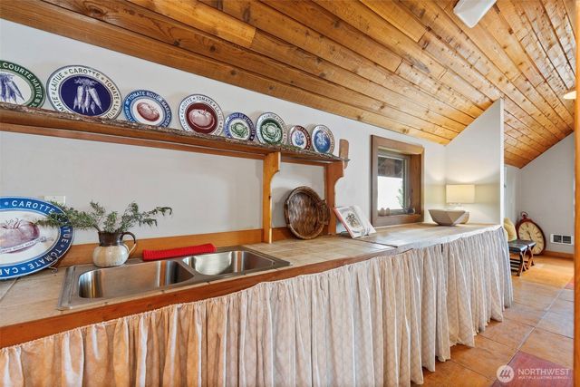 30050 Scenic Drive NE, Poulsbo, WA 98370