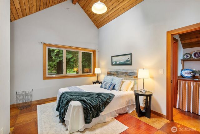 30050 Scenic Drive NE, Poulsbo, WA 98370