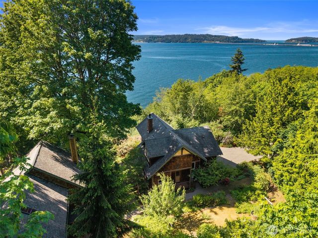 30050 Scenic Drive NE, Poulsbo, WA 98370