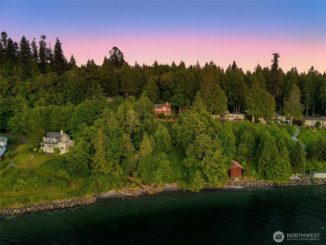 30050 Scenic Drive NE, Poulsbo, WA 98370
