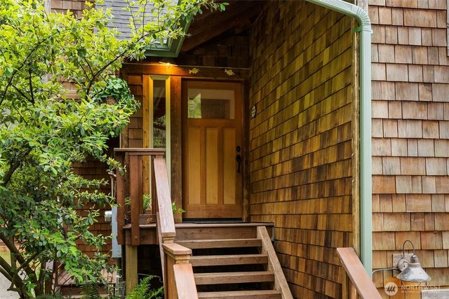 30050 Scenic Drive NE, Poulsbo, WA 98370