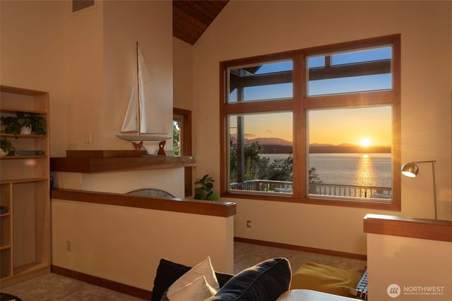 30050 Scenic Drive NE, Poulsbo, WA 98370