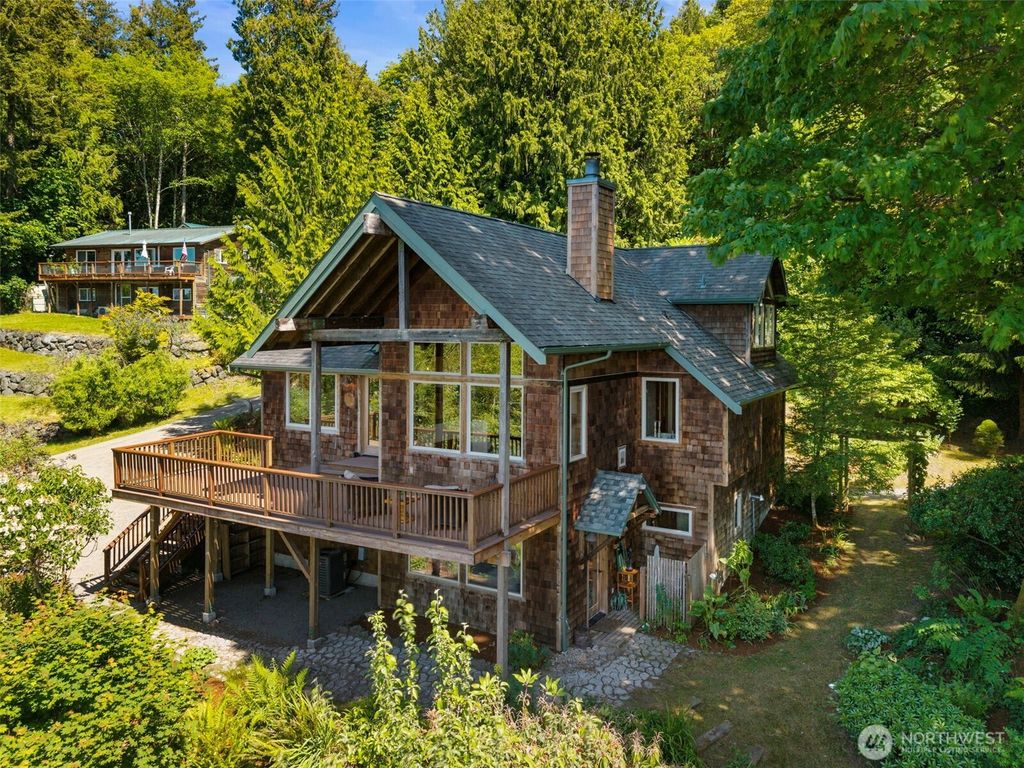 30050 Scenic Drive NE, Poulsbo, WA 98370