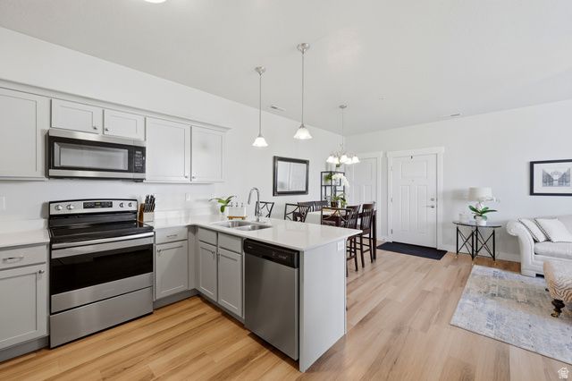 631 N SUN PEAK DR, Vineyard, UT 84059