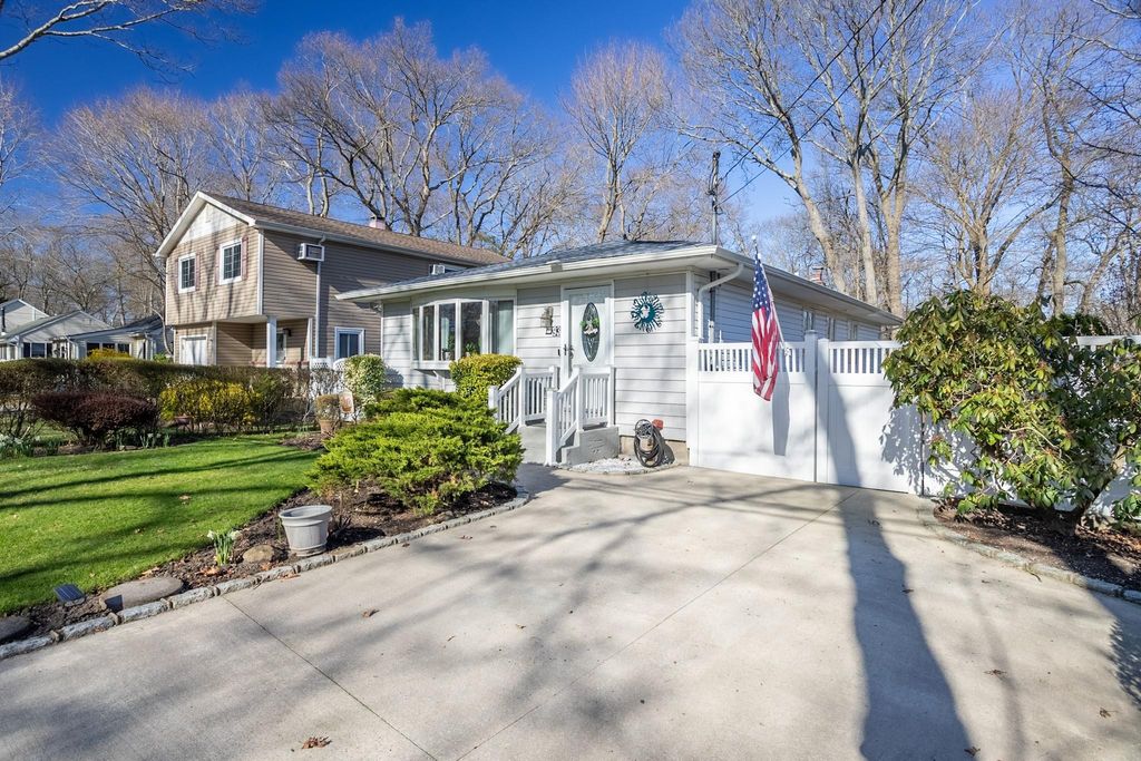 93 Wauwepex Trail, Ridge, NY 11961