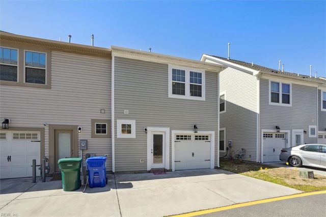 1414 Waltham LN, Newport News, VA 23608