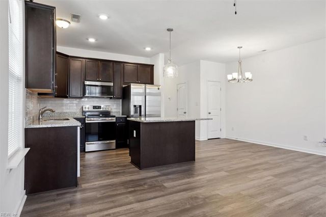 1414 Waltham LN, Newport News, VA 23608