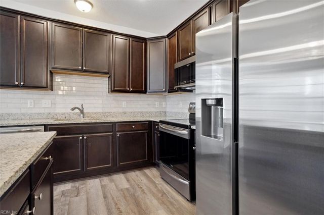 1414 Waltham LN, Newport News, VA 23608