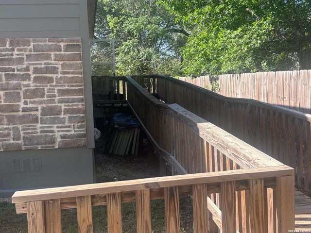 761 Baker, Seguin, TX 78155