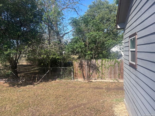 761 Baker, Seguin, TX 78155