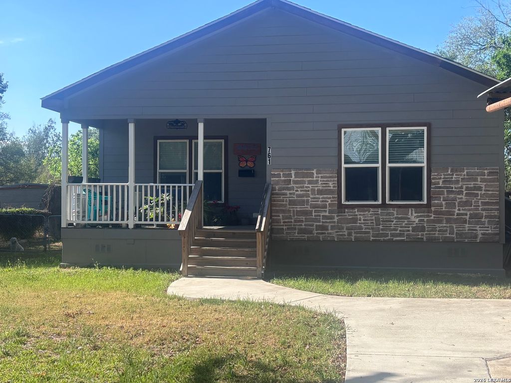 761 Baker, Seguin, TX 78155