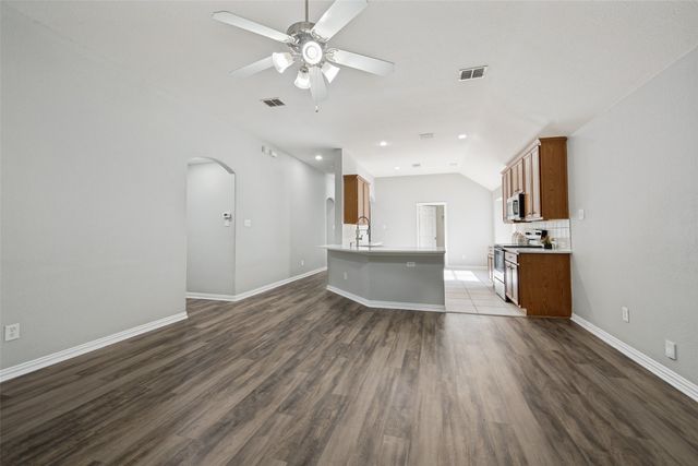 1351 Clearwater Drive, Grand Prairie, TX 75052