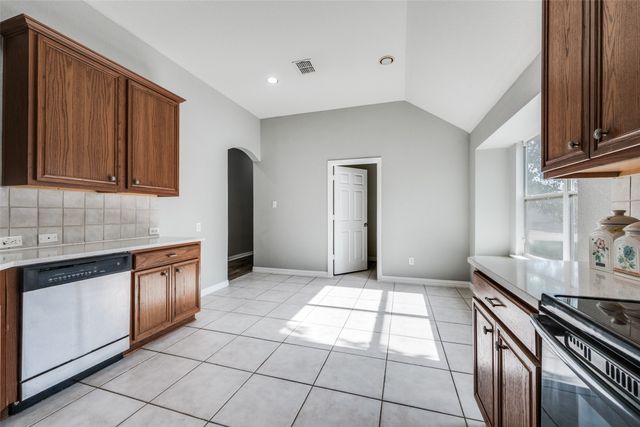 1351 Clearwater Drive, Grand Prairie, TX 75052