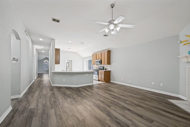 1351 Clearwater Drive, Grand Prairie, TX 75052