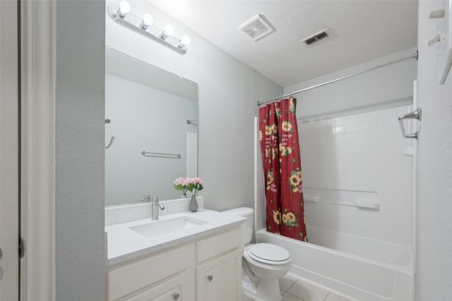1351 Clearwater Drive, Grand Prairie, TX 75052