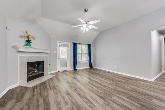 1351 Clearwater Drive, Grand Prairie, TX 75052