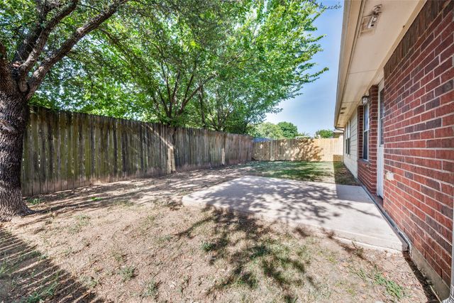 1351 Clearwater Drive, Grand Prairie, TX 75052