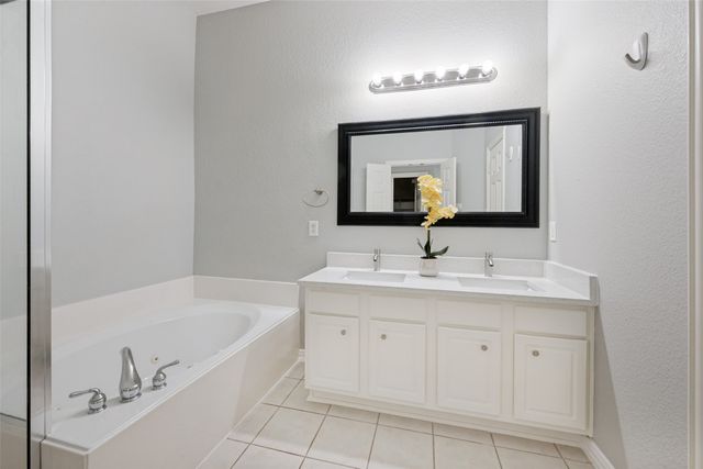1351 Clearwater Drive, Grand Prairie, TX 75052