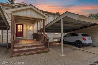 4990 Oak Hill Drive 59, Waterford, MI 48329