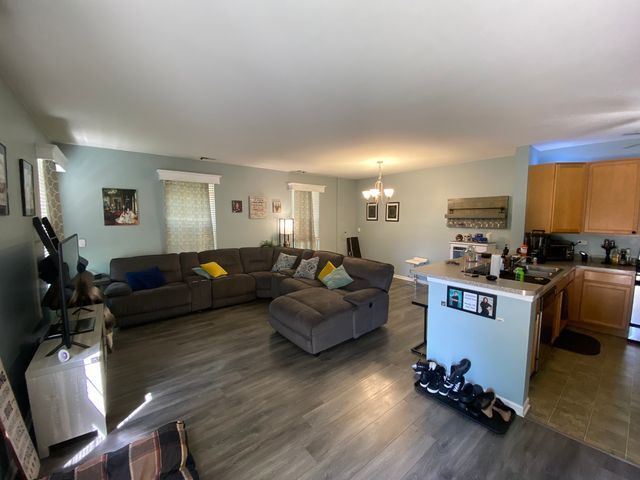 161 Springbrook Trail S, Oswego, IL 60543