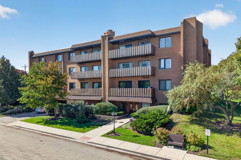 1795 Lake Cook Road 211, Highland Park, IL 60035